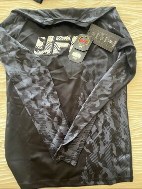 UFC Black & Gray Lightweight Long-Sleeve Training Shirt Jacket